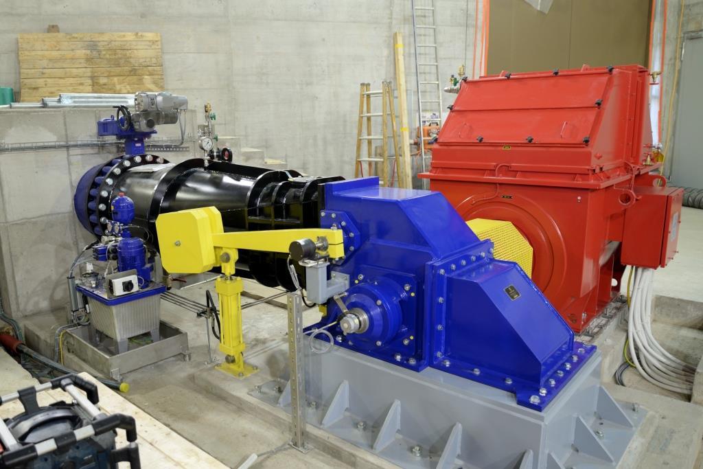 Ossberger-Durchströmturbine mit Generator.