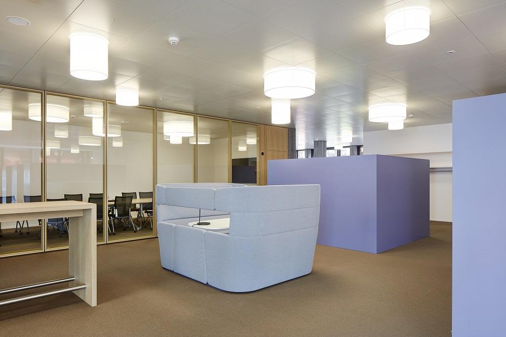 Das Raumkonzept bietet viele verschiedene Arbeitsmöglichkeiten.