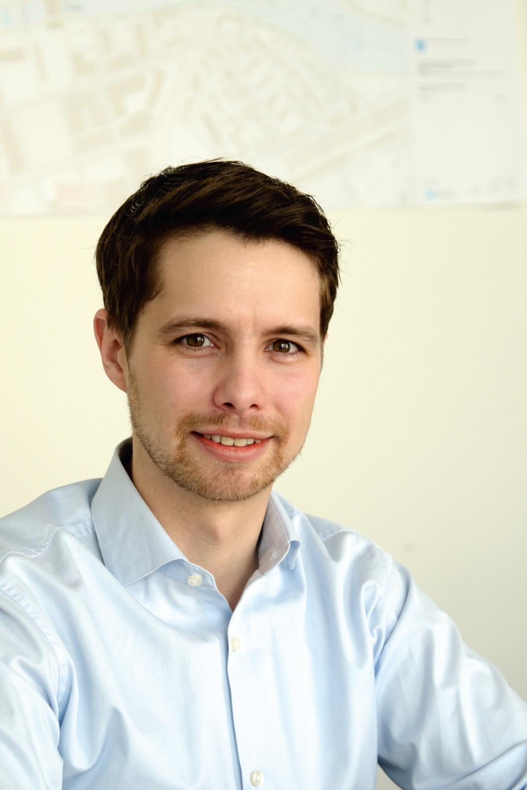 Michael Koller d’EKZ étudie quelles technologies de réseau sont appropriées pour une mise en œuvre pratique.