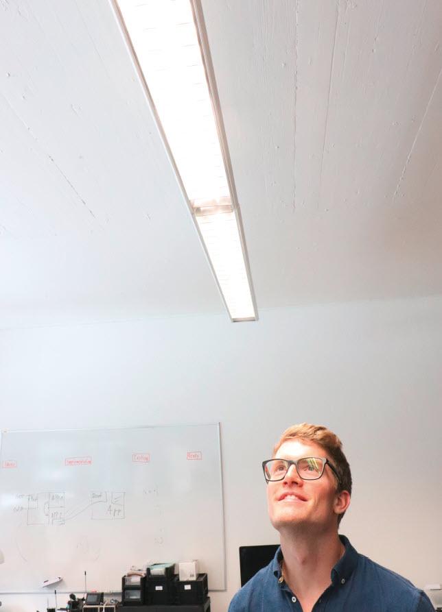 «Je mehr LED-Leuchtkörper wir verkaufen, desto mehr Energie sparen unsere Kunden», so Geschäftsleiter Patrik Deuss. Kleinserien werden in der Schweiz gefertigt, grössere Stückzahlen in China.