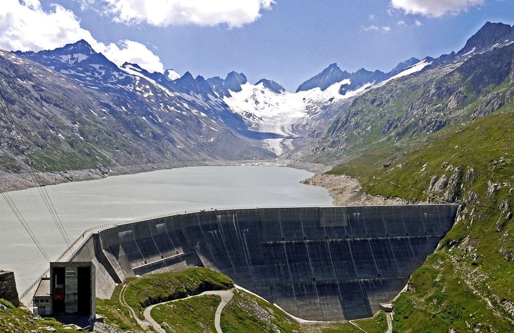 Die Wasserkraft (im Bild der Oberaarsee) ist und bleibt die wichtigste einheimische Energiequelle.