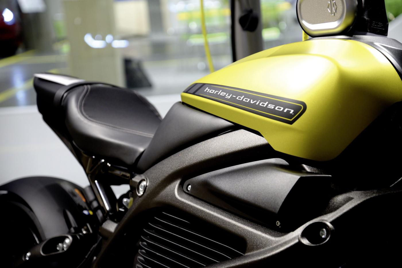 L’heure est venue de se réorienter: même les entreprises dont l’identité se fonde sur le bruit des moteurs se dirigent lentement vers la propulsion électrique.