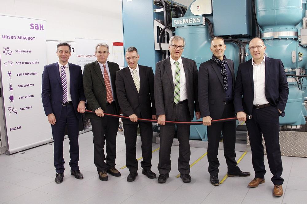 Clemens Hasler (CEO, SN Energie AG), Thomas Hefti (Verwaltungsratspräsident, SN Energie AG), Adrian Inauen (Leiter Netze, SN Energie AG), René Gaus (Leiter Netze, EKT AG), Stefano Garbin (CEO, SAK AG) und Jürg Solenthaler (Leiter Netze, SAK AG) (v. l.)