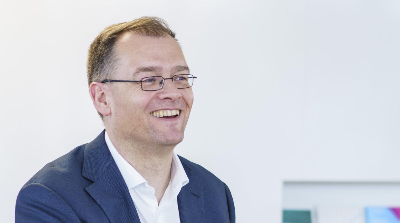 Rolf Höpli stellt im Gespräch die zahlreichen Facetten der Digitalisierung vor.