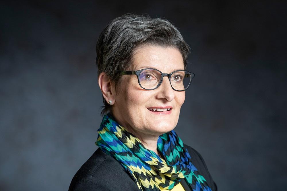 Ursula Schneider Schüttel ist SP-Nationalrätin aus dem Kanton Freiburg und nimmt Einsitz in der Kommission für Umwelt, Raumplanung und Energie (Urek-N). Sie ist Rechtsanwältin und Präsidentin der Naturschutzorganisation Pro Natura.