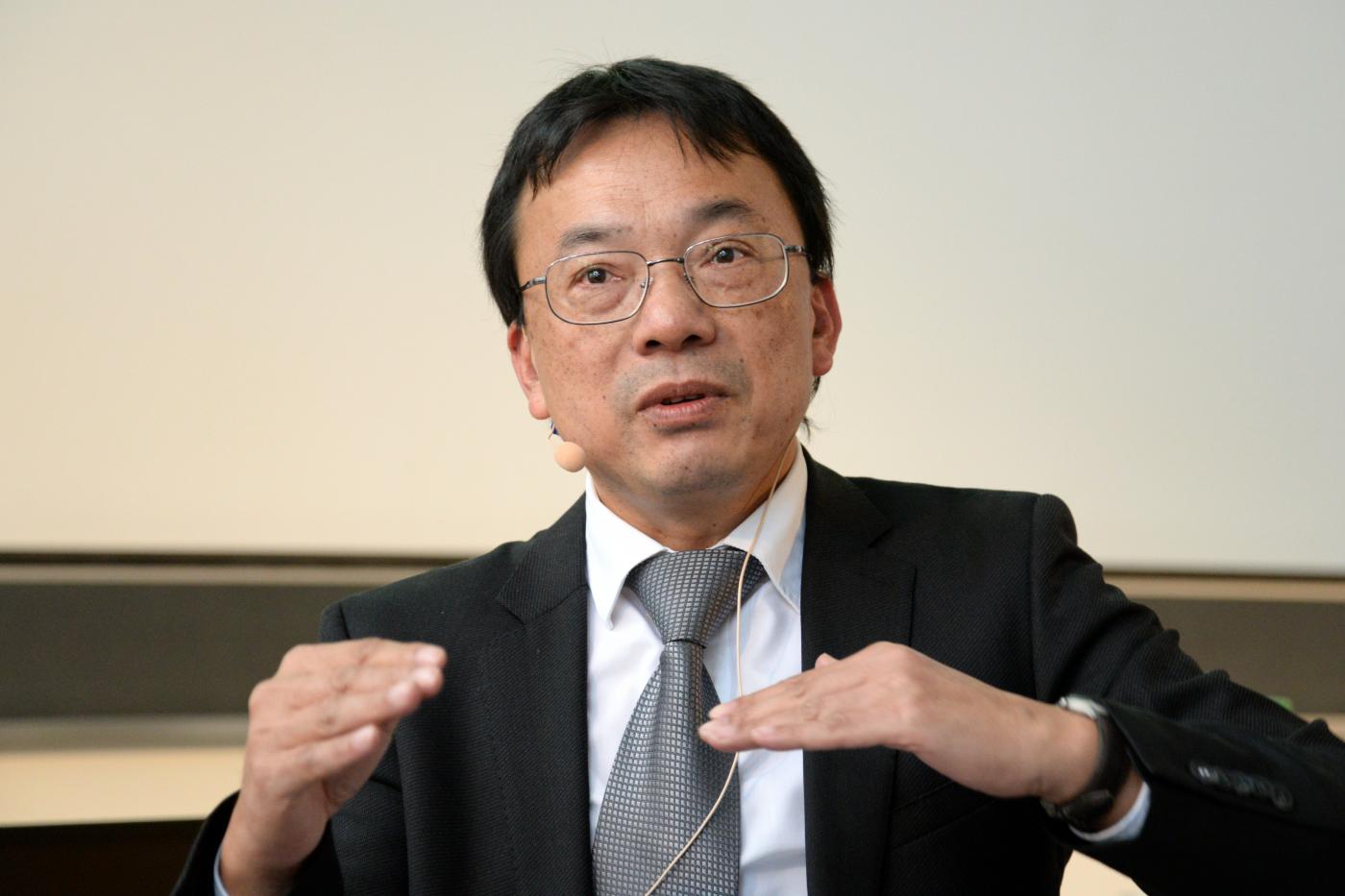 Prof. Dr. Tran Quoc Khanh.