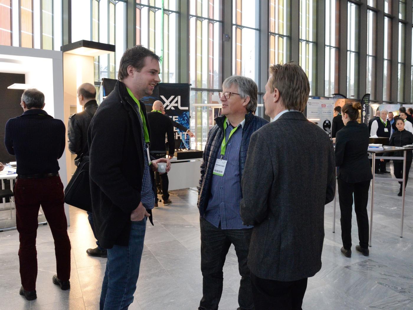 … d’échanger des informations…