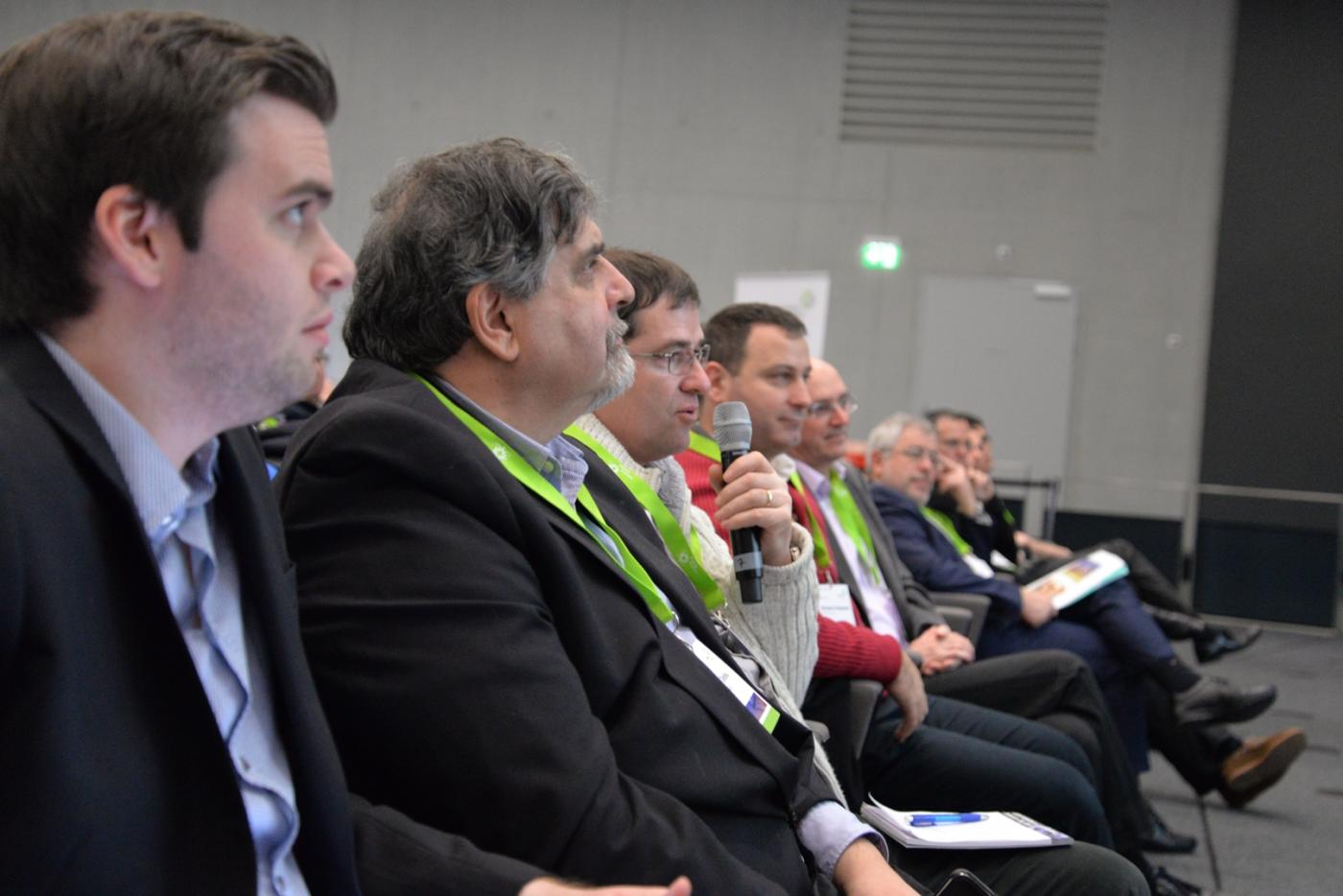 Les questions posées lors des tables rondes organisées à la fin de chaque session ont permis aux orateurs d’entrer plus en détail sur les sujets qui ont le plus intéressé les auditeurs.