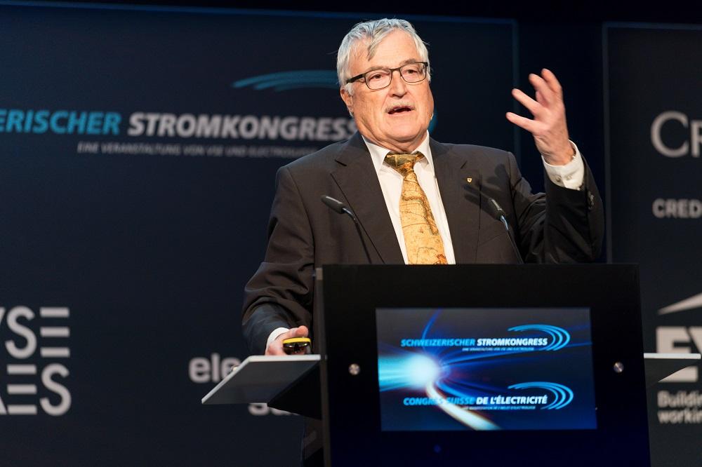 Albert A. Stahel (responsable de l’institut des études stratégiques).