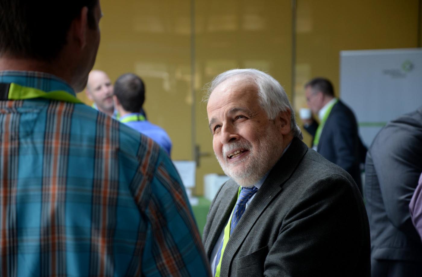 Auch der Chefredaktor des Science & Engineering Journals von Cigre, Konstantin Papailiou, interessierte sich für Erneuerbare.