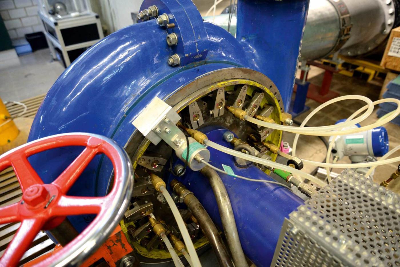Pumpturbine – Wenn Wasser zwischen Leitschaufeln und Laufrad eingespritzt wird, können Instabilitäten vermieden werden.