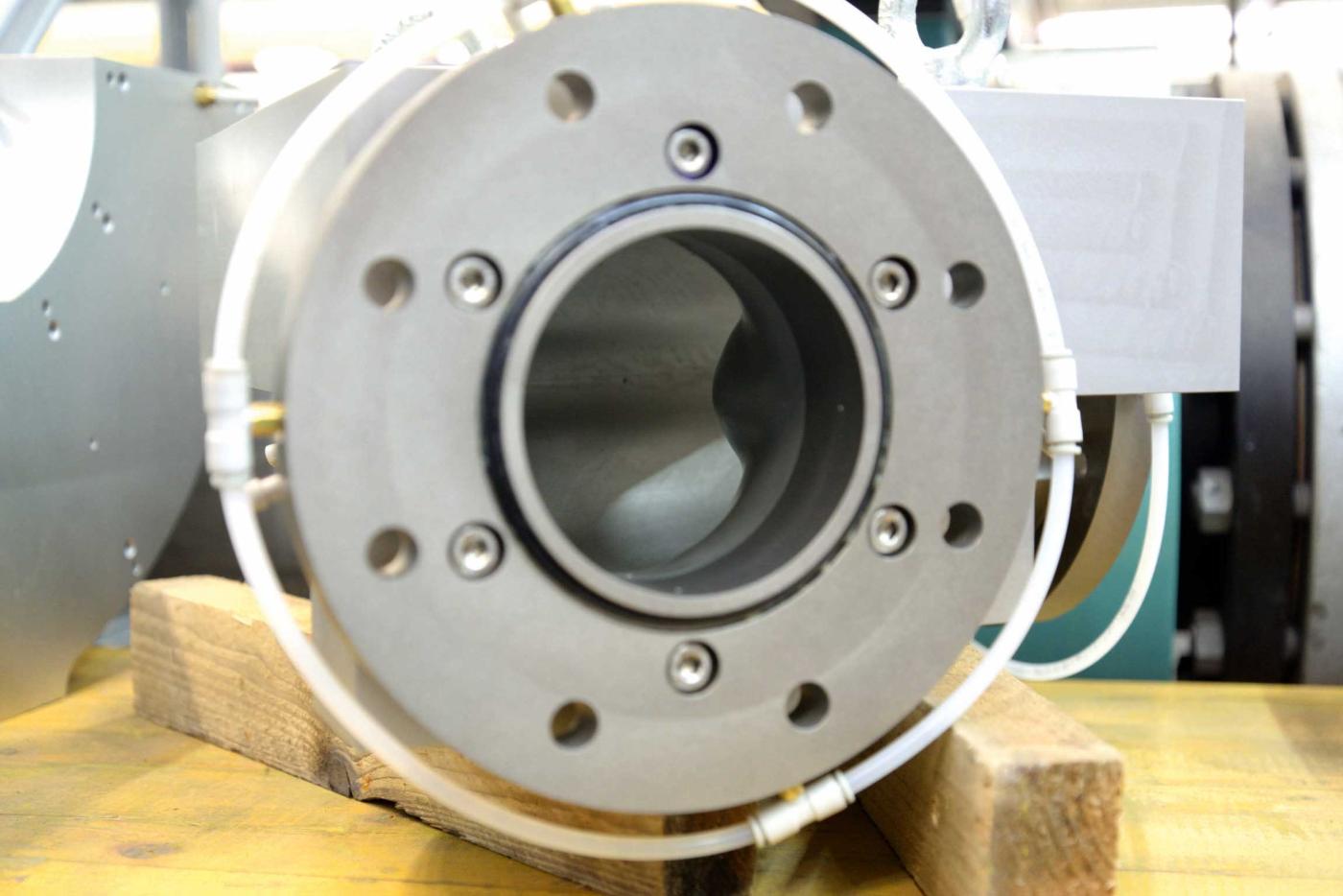 Ein mit numerischen Strömungsberechnungen bezüglich hydraulischer Ablösungen optimierter Krümmer.