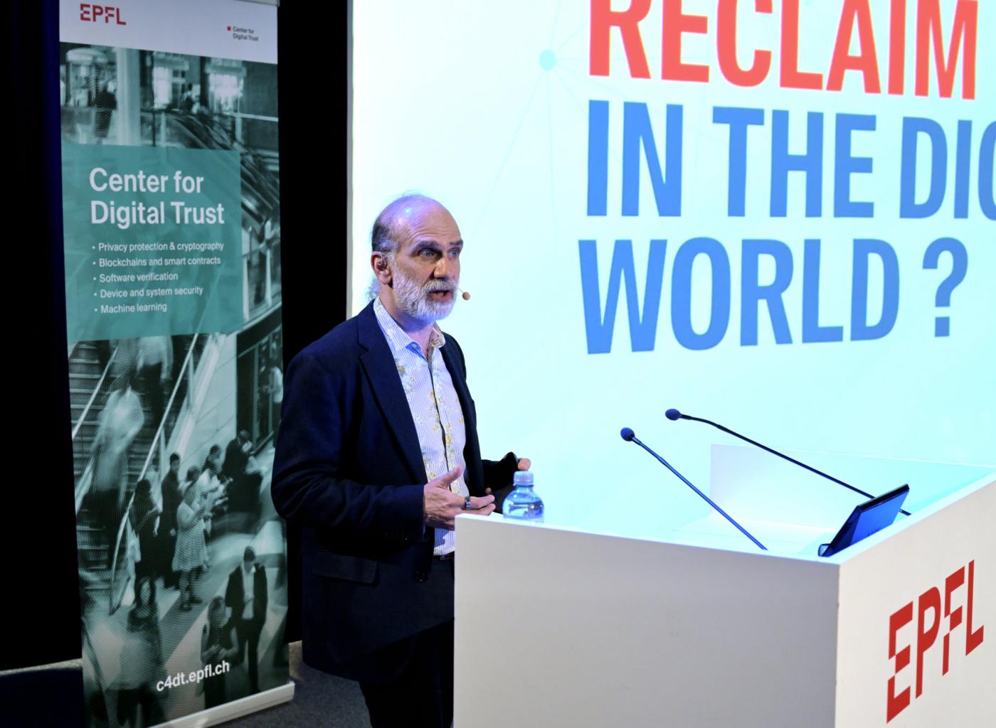 Bruce Schneier im Rolex Learning Center in Lausanne.