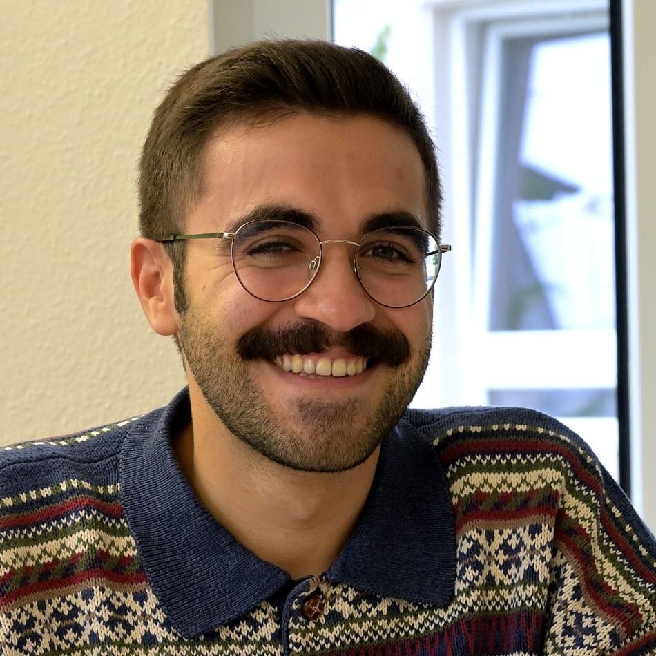 Yann Yasser Haddad hat die Auswirkungen der Klimavariabilität auf die Schweizer Laufwasserkraft untersucht.