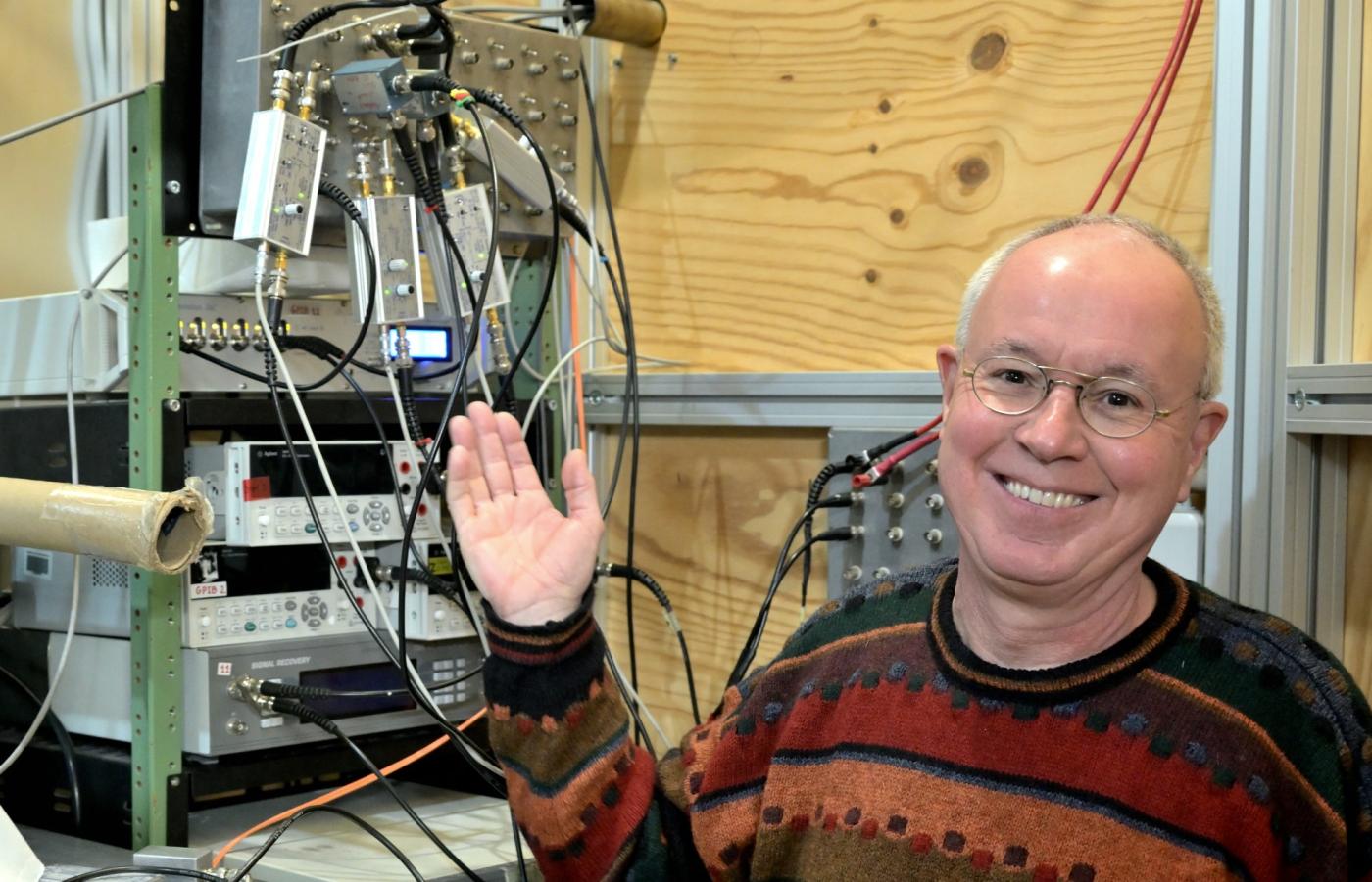 <p class="dLauftextmEinzugDeutschBeitrag">Die Präzisionselektronik wird ohne Anschlusskabel direkt ans Experiment angeschlossen, um Einstreuungen zu vermeiden.&nbsp;