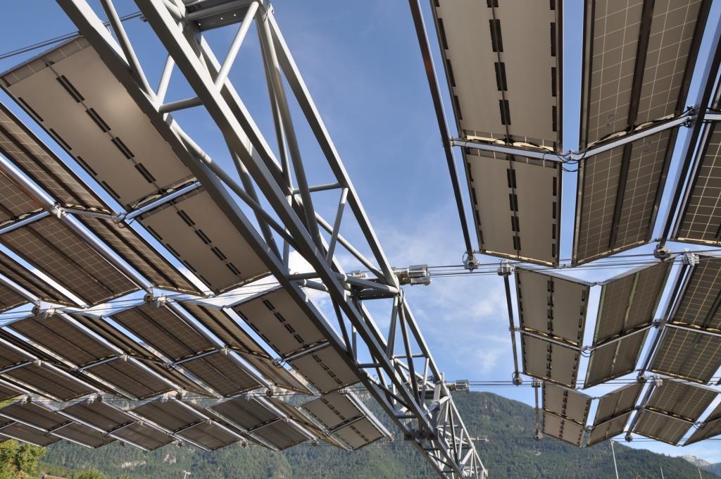 Erstes Solar-Faltdach über Kläranlage
